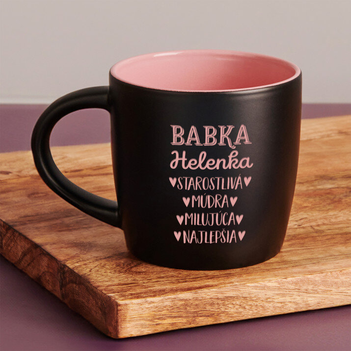 Babka vlastnosti - čierny keramický hrnček