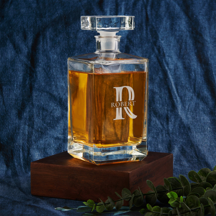 Iniciály meno - Sklenená karafa na whisky s gravírovaním 0.7L