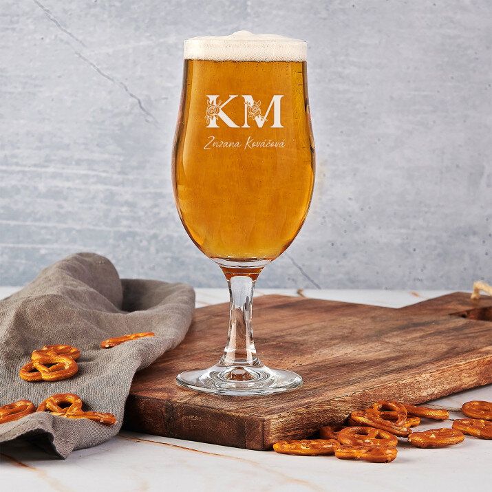 Iniciály meno priezvisko floral - Pohár na pivo na stopke