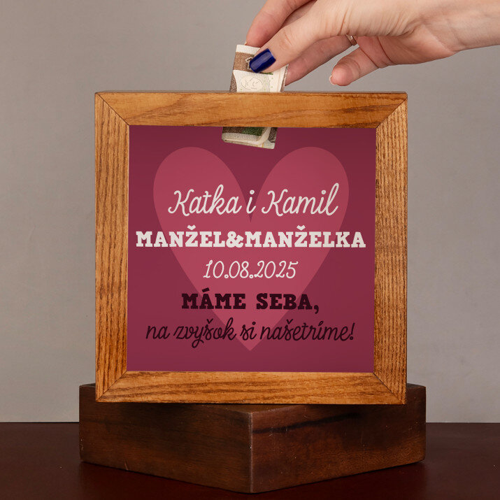 Manžel a manželka máme seba - Drevené prasiatko Manžel a manželka máme seba - Drevené prasiatko