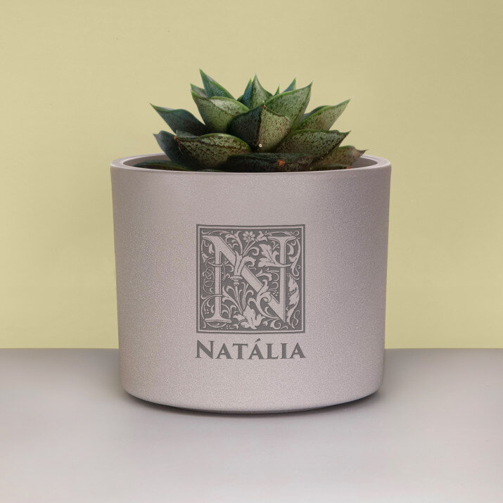 monogram meno - Kryt na kvetináč