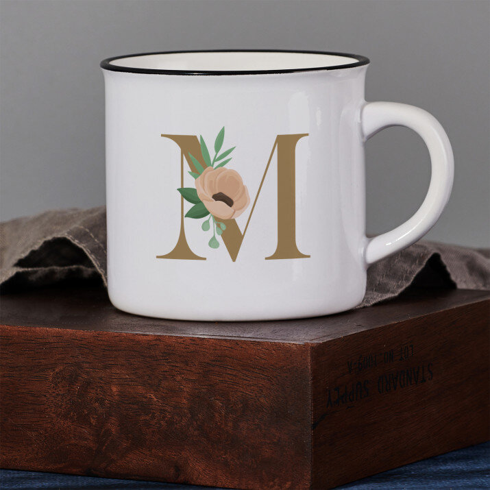 Monogram kvety - Keramický hrnek s černým okrajem
