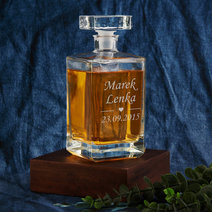 Náš dátum - Sklenená karafa na whisky s gravírovaním 0.7L