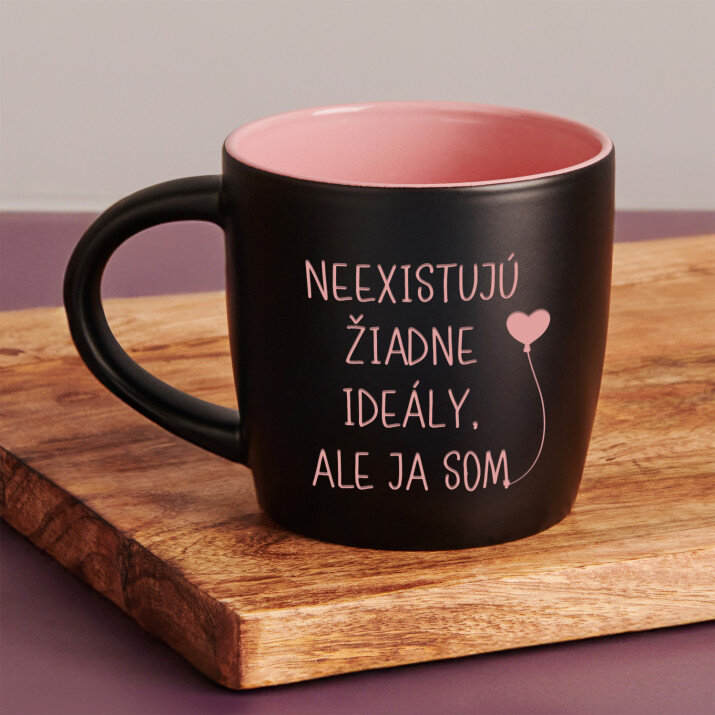 ideály neexistujú - čierny keramický hrnček