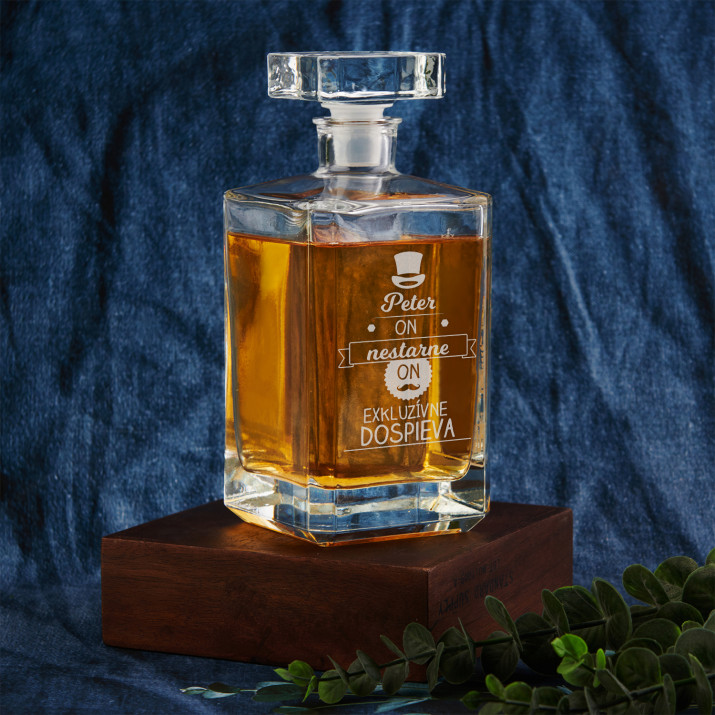 On nestarne - Sklenená karafa na whisky s gravírovaním 0.7L
