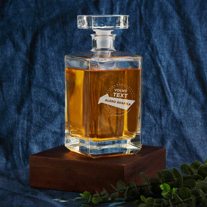 Vlastný projekt - Sklenená karafa na whisky s gravírovaním 0.7L
