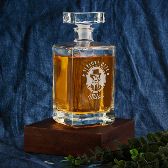 Štýlový otec - Sklenená karafa na whisky s gravírovaním 0.7L