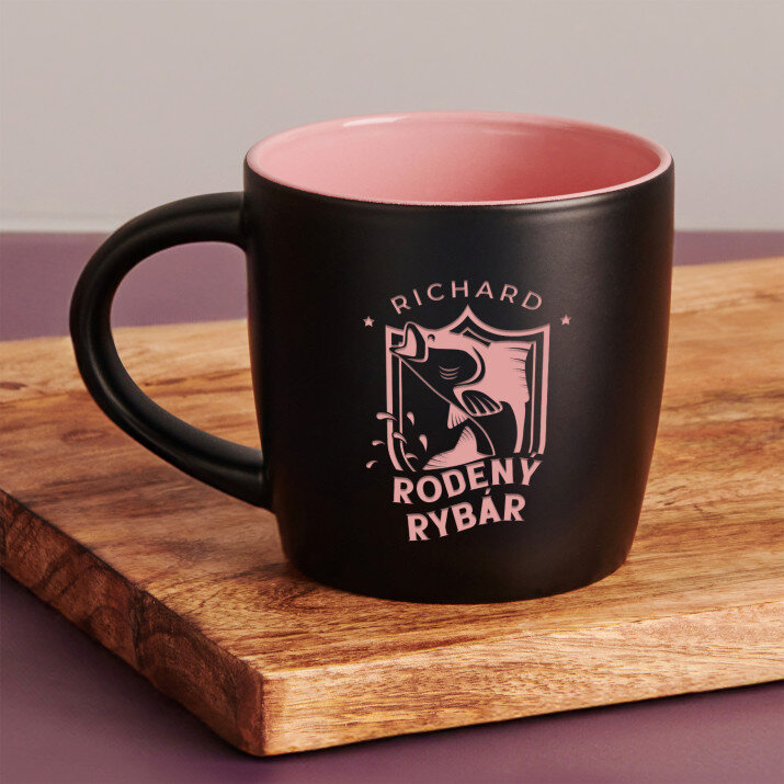 rodený rybár - čierny keramický hrnček