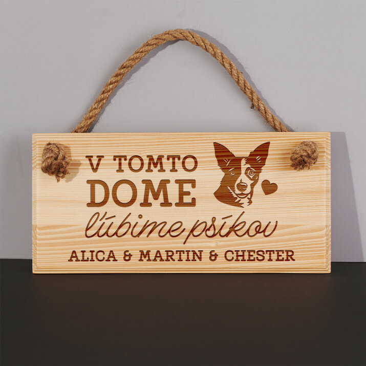 V tomto dome ľúbime psíkov - Drevená tabuľka