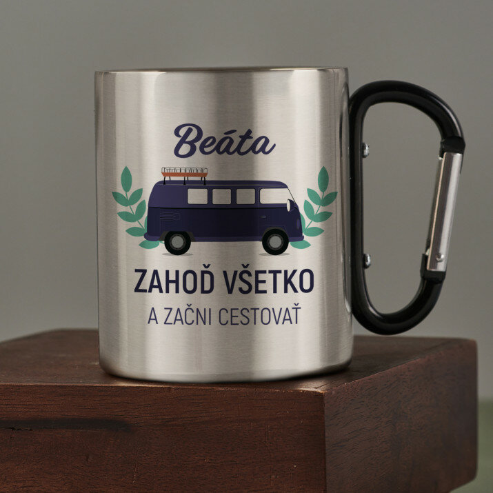 Začni cestovať - kovový hrnček s karabínkou