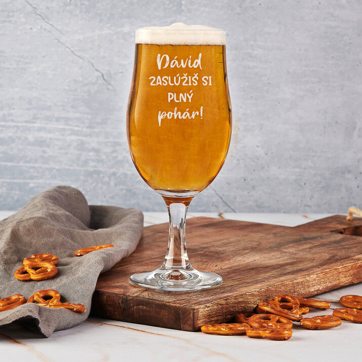 Zaslúži si plný pohár – Pohár na pivo na stopke