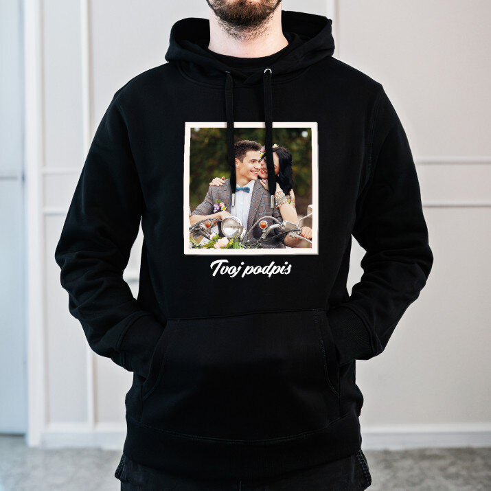 Fotografia a podpis - Čierna pánska mikina s kapucňou