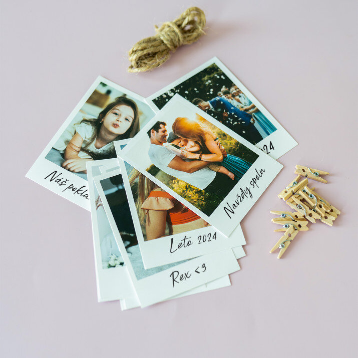 Foto und Unterschrift - Sada fotografií na šnúrke