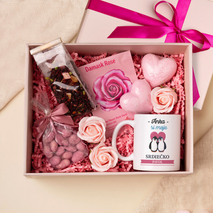 Darčeková sada pre priateľku s hrnčekom a ružovým kúpeľom