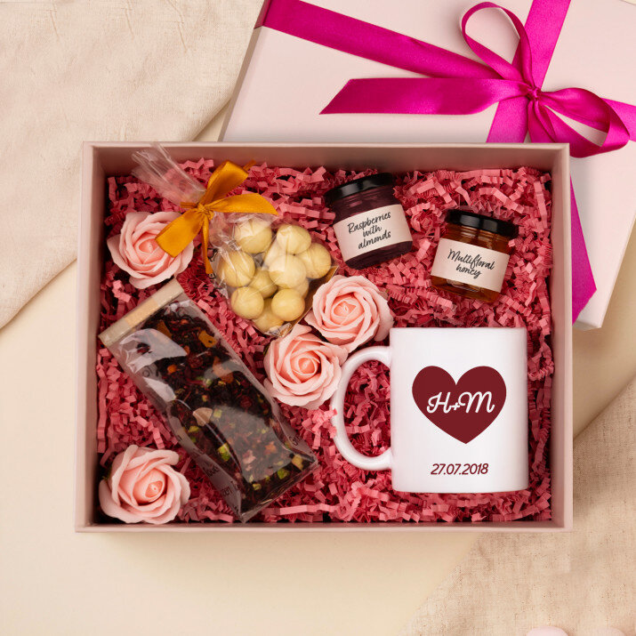 Sada s hrnčekom, čajom a sladkosťami Na výročie Sada s hrnčekom, čajom a sladkosťami Na výročie