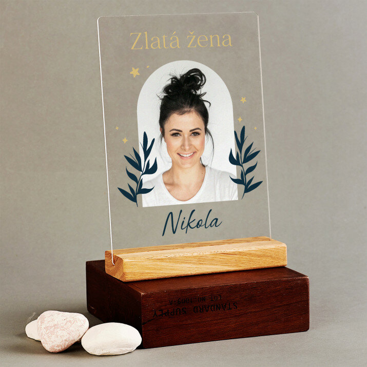 Tlač na akrylové sklo so stojanom - Zlatá žena