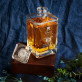 On nestarne - Sklenená karafa na whisky s gravírovaním 0.7L